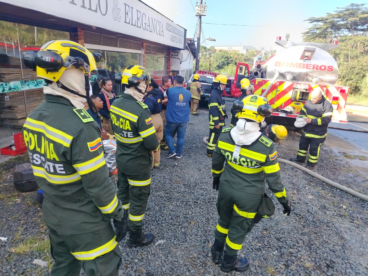 Cuerpo Oficial de Bomberos Dosquebradas atiende emergencia en las Camelias