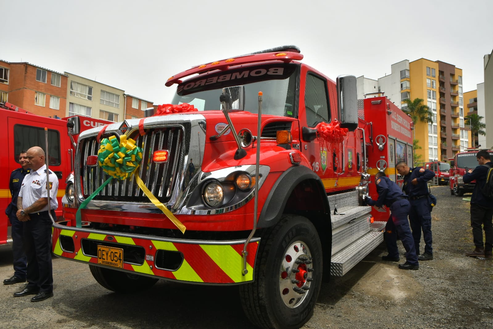 Maquina de bomberos totalmente certificada